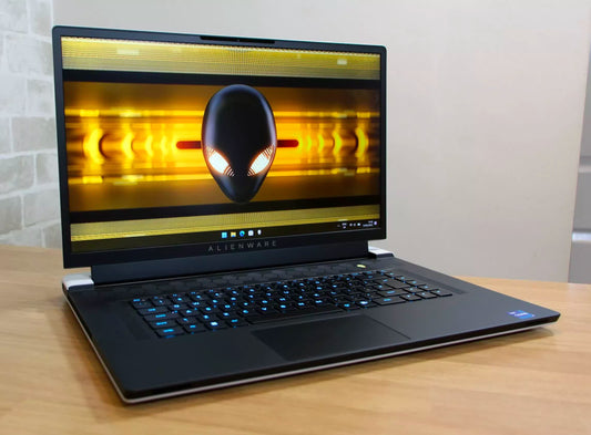Alienware X17 R2 - 17" 4K 120Hz Ultrasharp, 32GB RAM, 1TB NVMe SSD