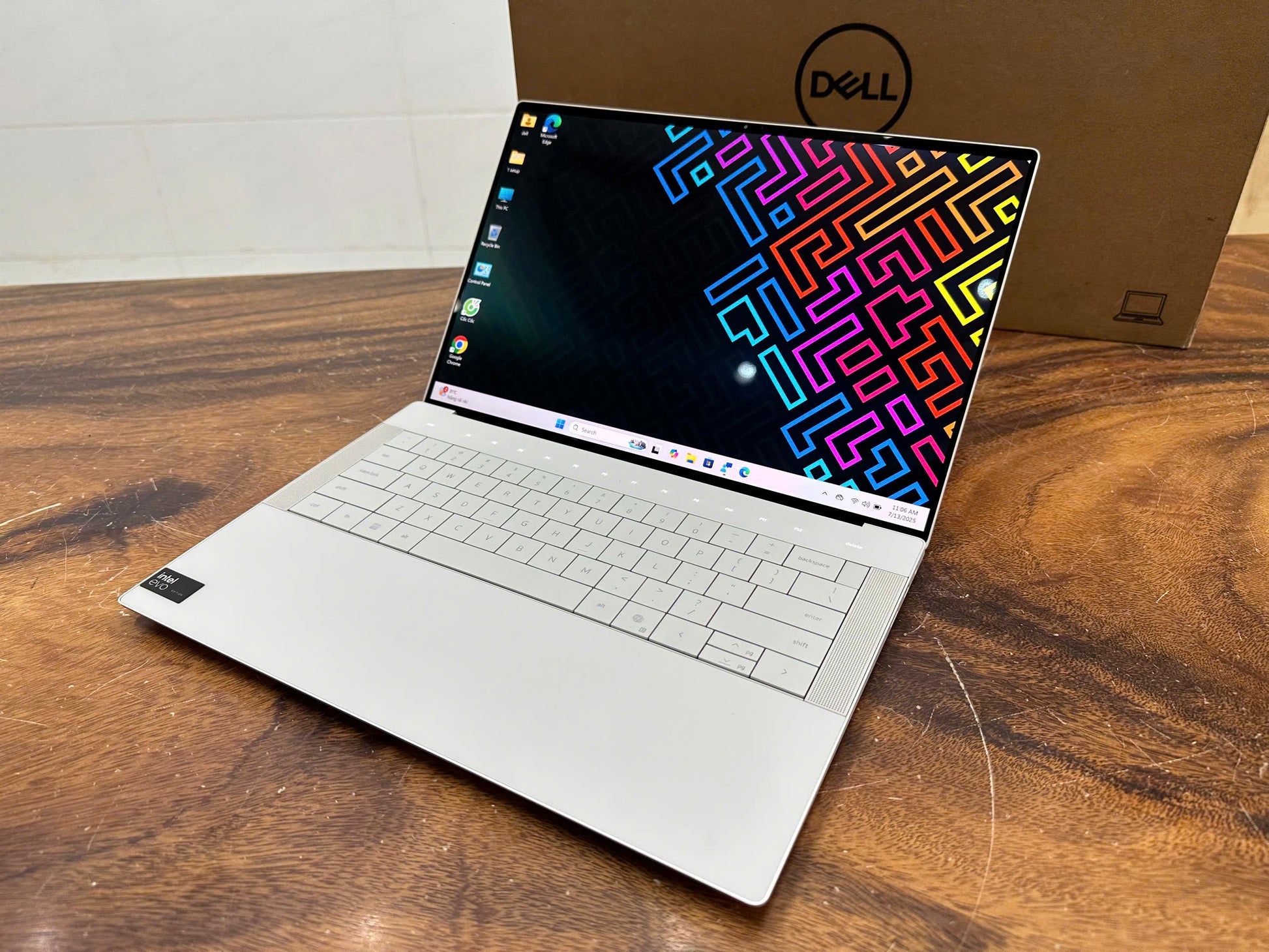 Dell XPS 9440 - 14" FHD+ 120Hz InfinityEdge, 16GB RAM, 1TB SSD