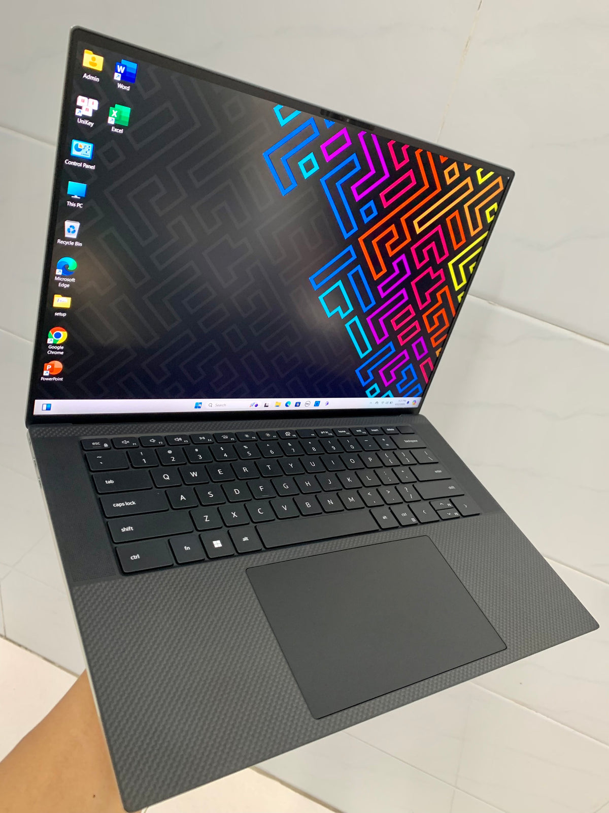 Dell XPS 9520 - 15.6" 4K UHD, 32GB RAM, 1TB SSD