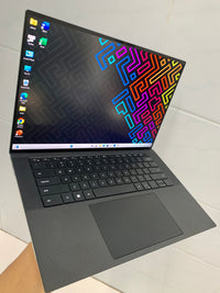 Dell XPS 9520 - 15.6" 4K UHD, 32GB RAM, 1TB SSD