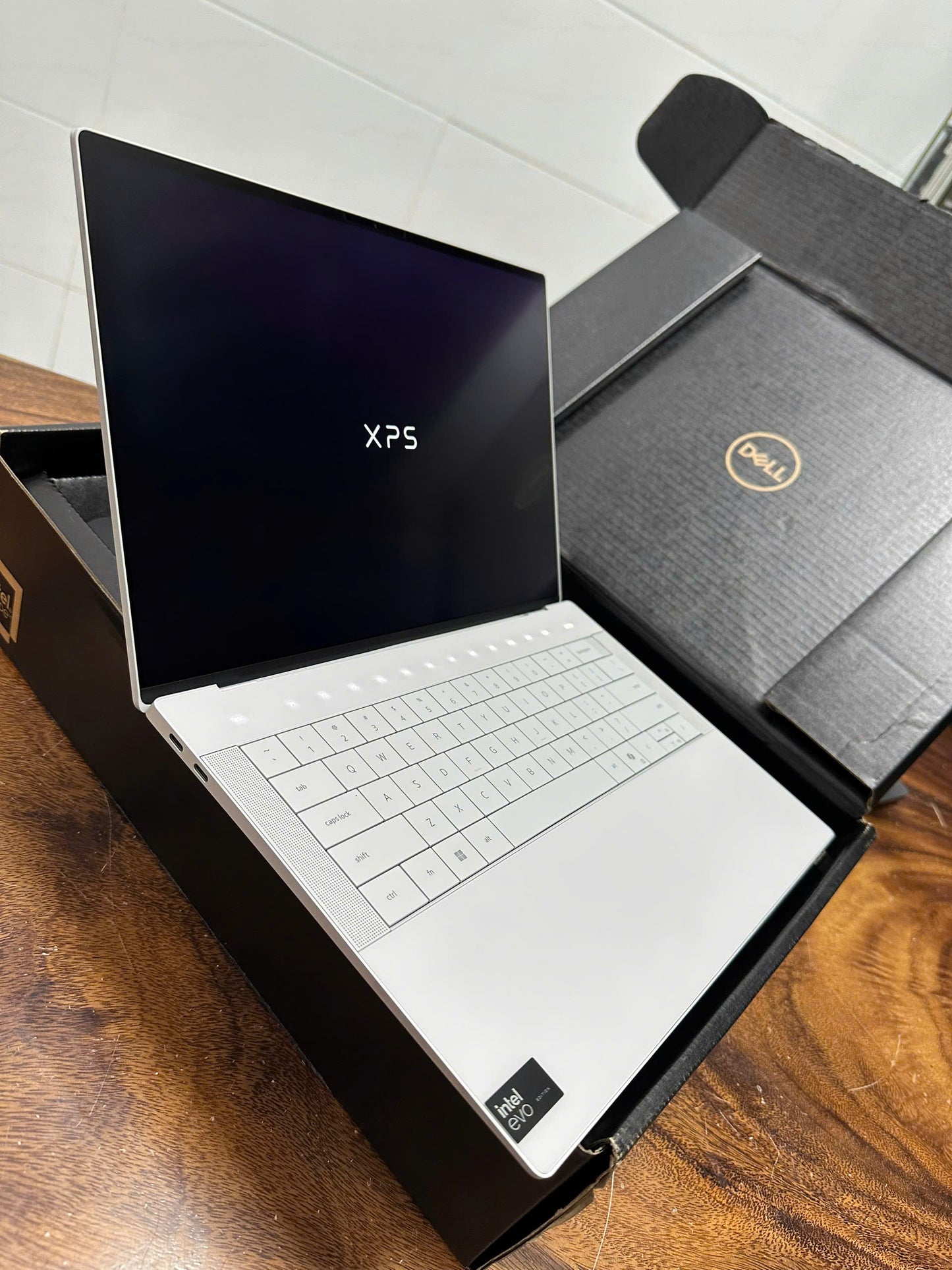 Dell XPS 9440 - 14" FHD+ 120Hz InfinityEdge, 16GB RAM, 1TB SSD