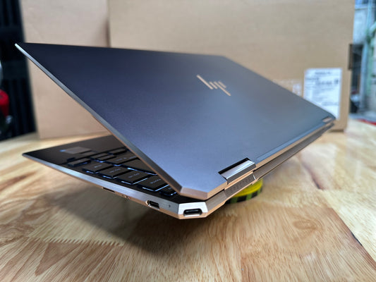 HP Spectre 13 Aw Gemcut 2-in-1 - 13.3" 4K UHD, 8GB RAM, 512GB SSD