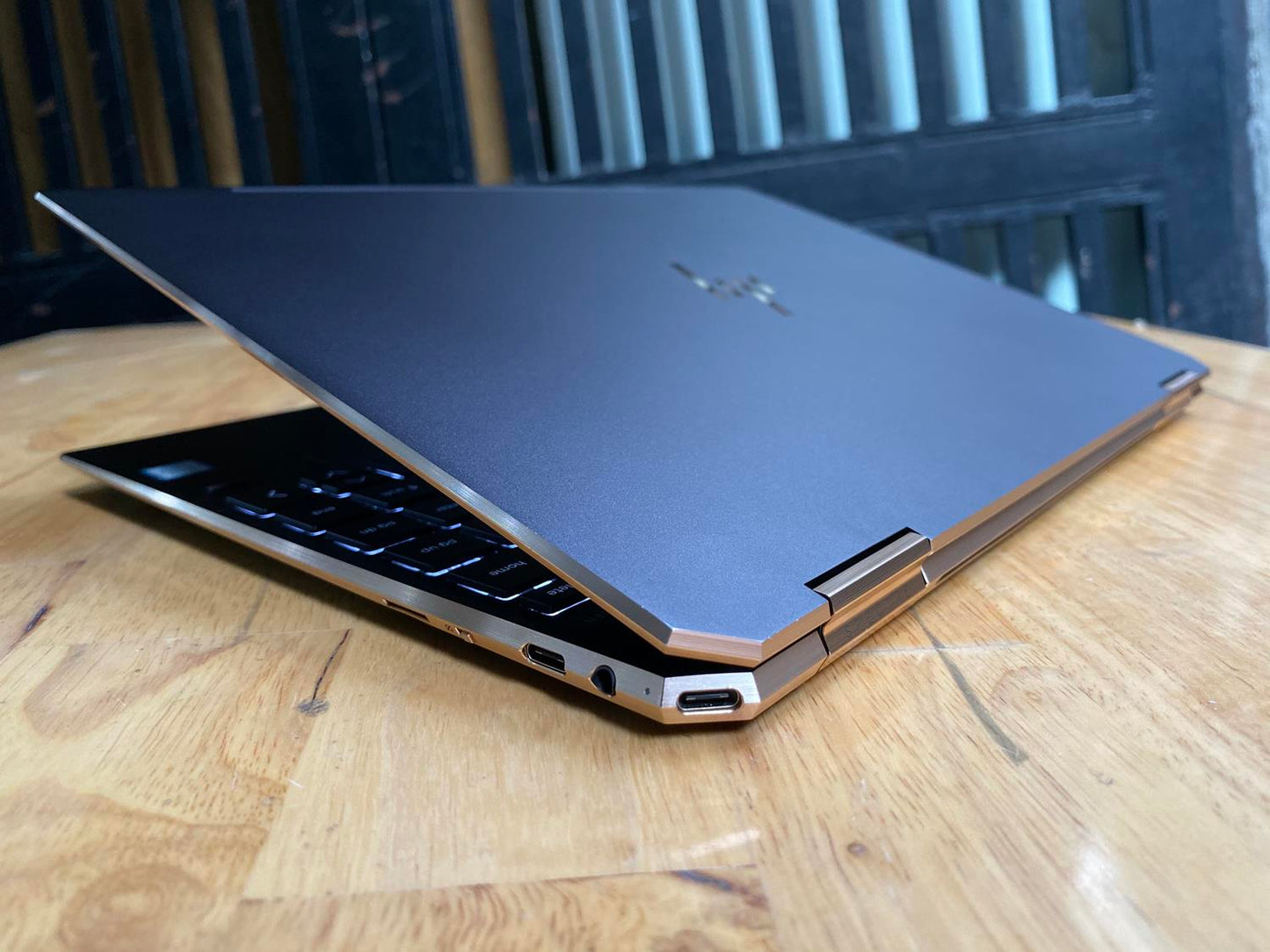 HP Spectre 13 AP Gemcut 2-in-1 - 13.3" 4K UHD, 16GB RAM, 512GB SSD