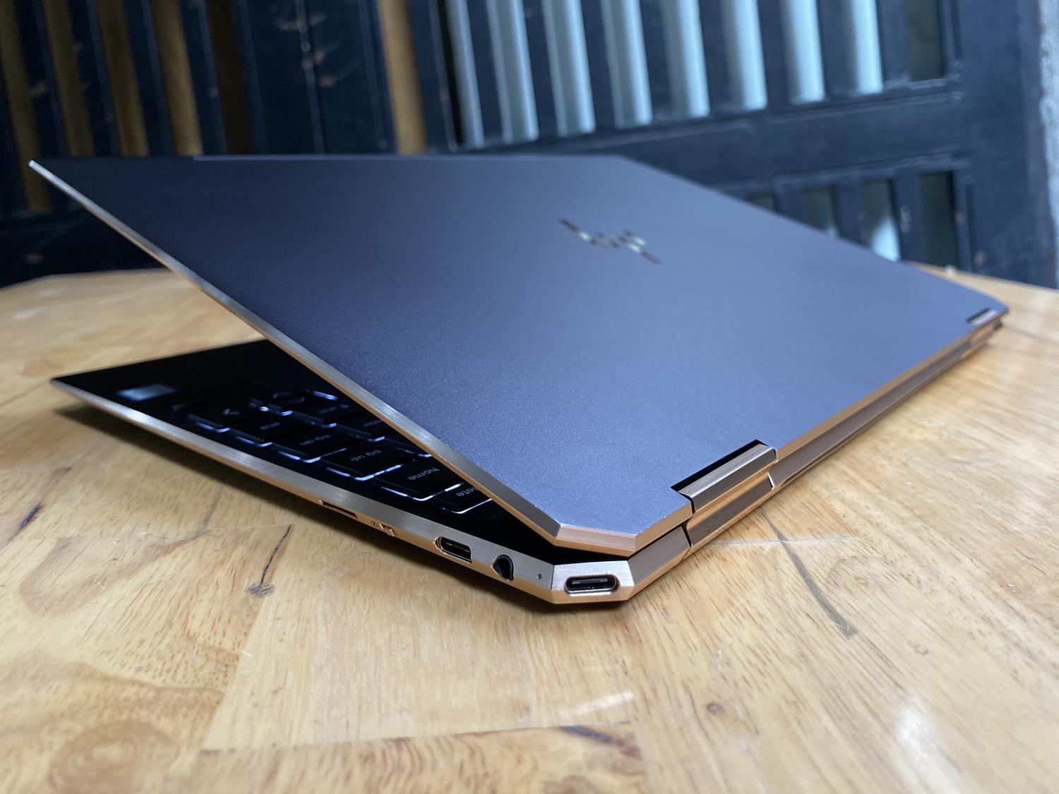 HP Spectre 13 AP Gemcut 2-in-1 - 13.3" 4K UHD, 16GB RAM, 512GB SSD